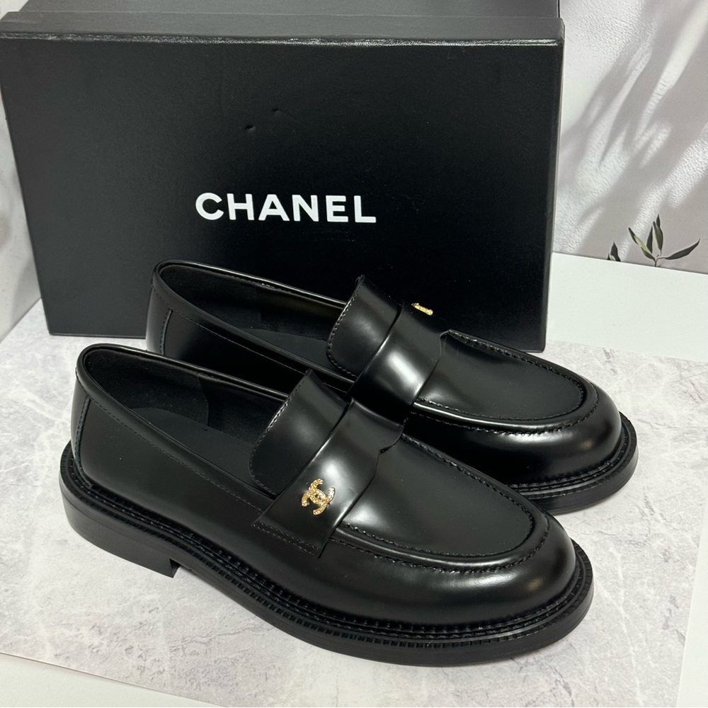 Chanel Women's Loafers - Picture 3 of 8
